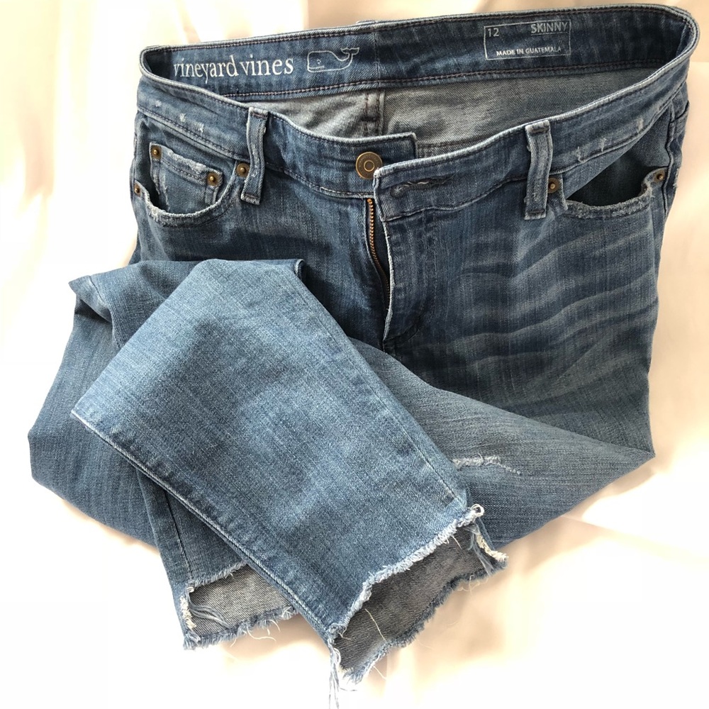 Vineyard Vines women’s step cuff skinny jeans.